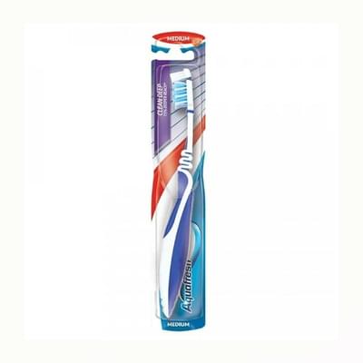 Зубная щетка Aquafresh Max Active средней жесткости